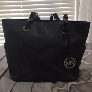 Michael Kors Jet Set Tote